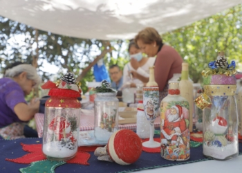 Realiza Secretaría Administración Taller Navideño de Manualidades