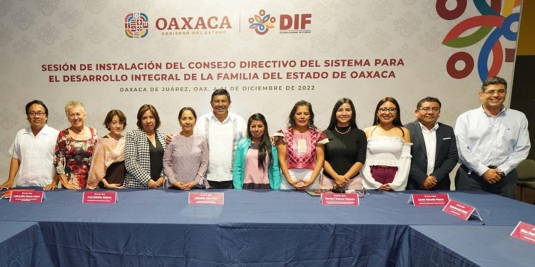 Instala Salomón Jara el Consejo Directivo del DIF estatal; va por la transformación de esta noble institución