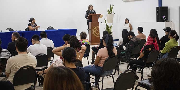 Helicóptero de Sedena se suma a combate de incendio forestal entre Atatlahuca y Maninaltepec